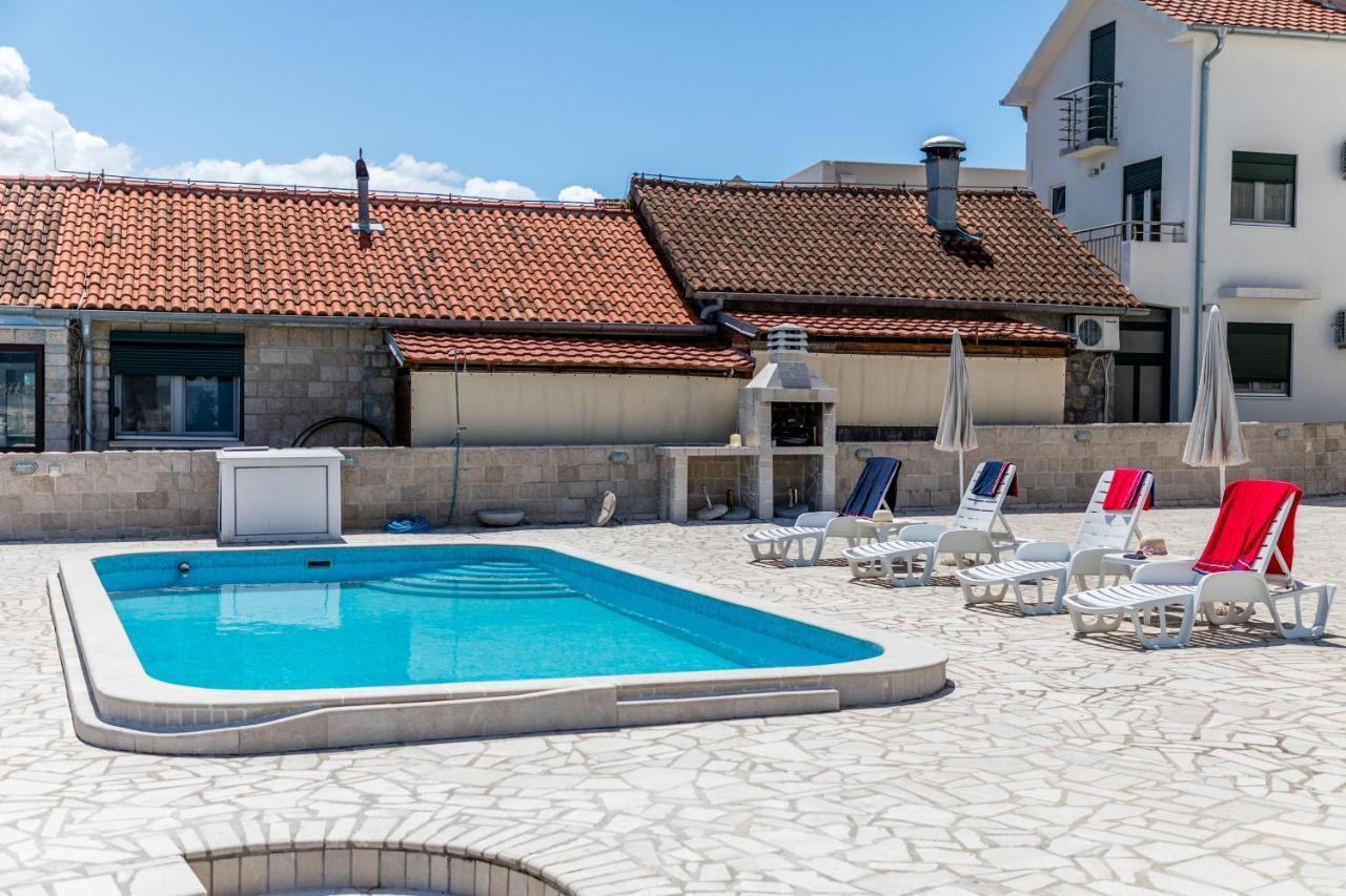 Apartments Tamaris Tivat Eksteriør billede