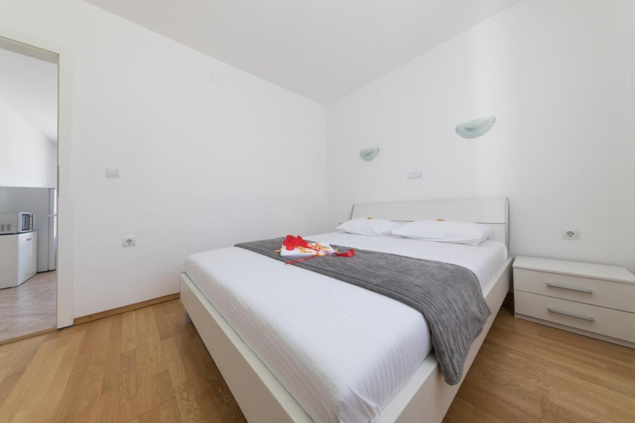 Apartments Tamaris Tivat Eksteriør billede