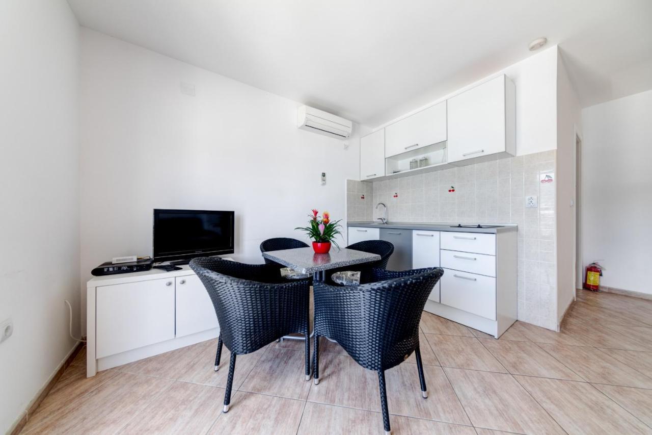 Apartments Tamaris Tivat Eksteriør billede